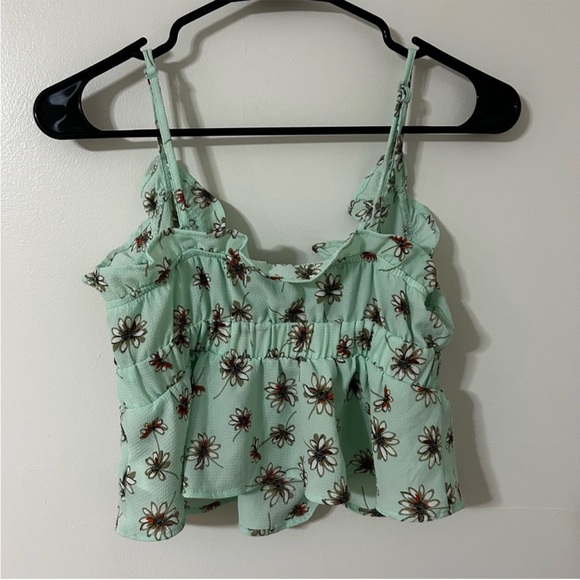Vera Moda Cropped Ruffle Floral Tank Top - Picture 5 of 6